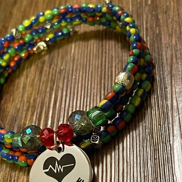 Handmade nurse life beaded bracelet - Picture 4 of 7